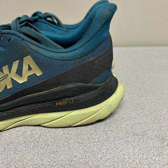 Hoka one one profly Mach 4 size 8.5 - Picture 3 of 8